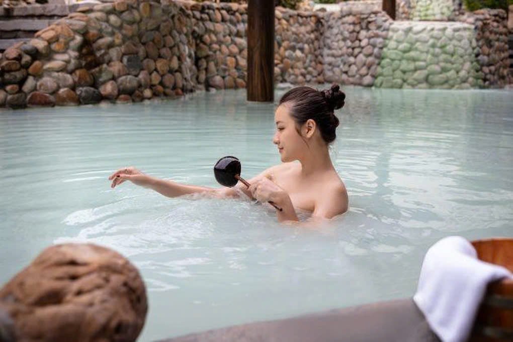 tắm onsen nhật bản